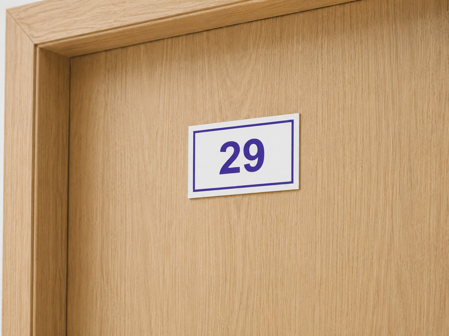 Номерок 29 на двери кабинета