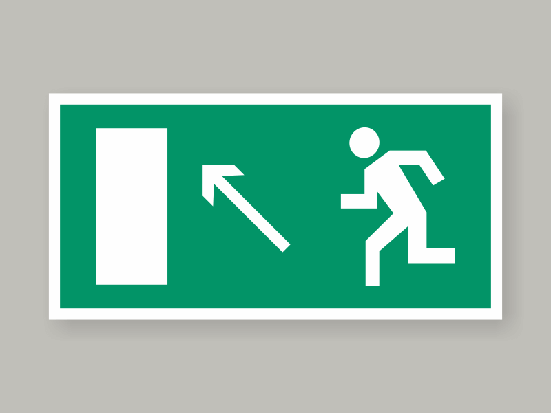Табличка направление к эвакуационному выходу налево вверх Е06
