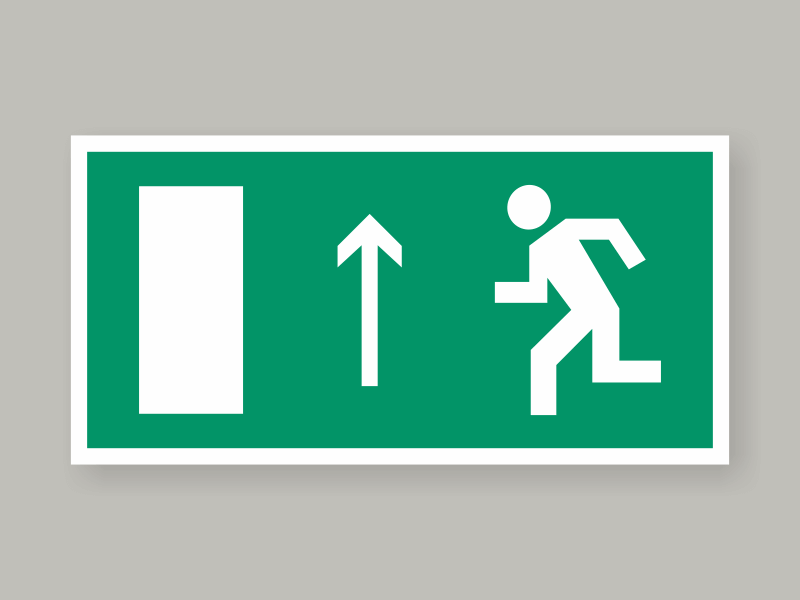 Табличка направление к эвакуационному выходу прямо Е12